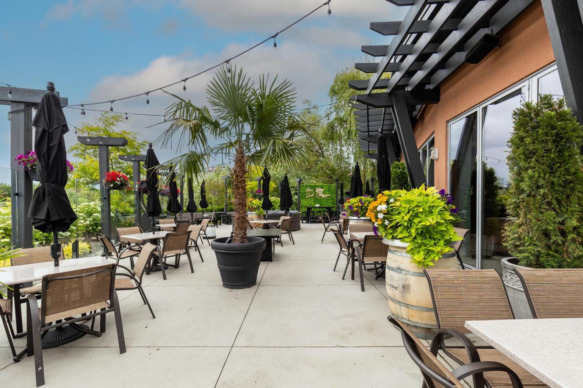 Manteo At Eldorado Resort Kelowna Exterior photo