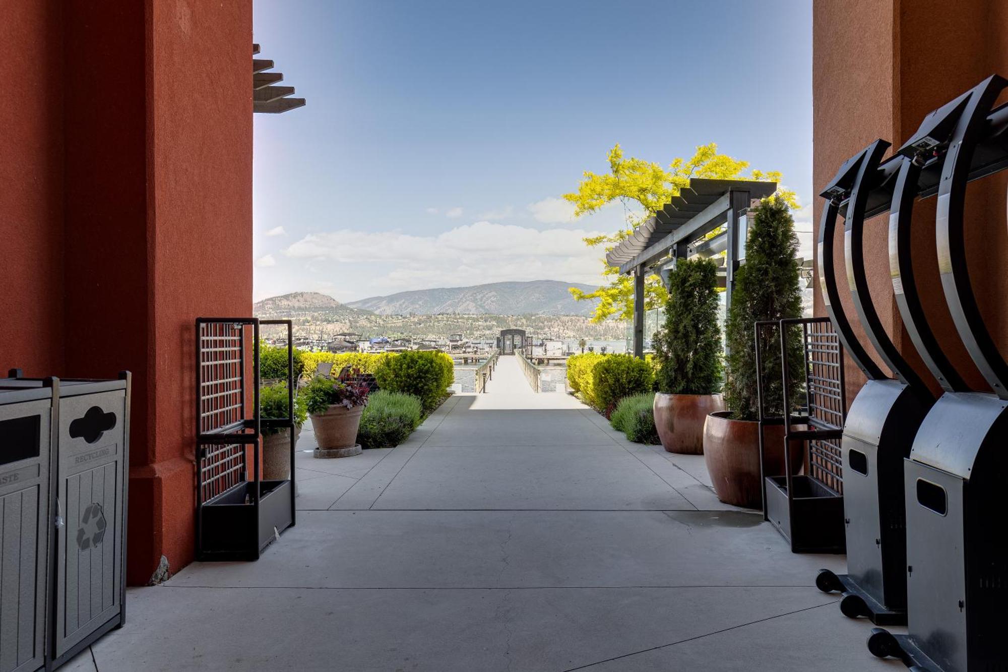 Manteo At Eldorado Resort Kelowna Exterior photo